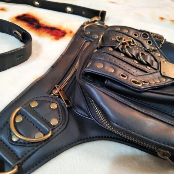 NWOT Amazon Steampunk Black and Brass Adjustable Strap Bikercore Gothic Bag - Picture 3 of 12